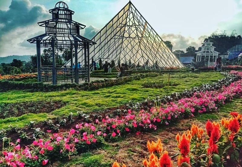 Taman Bunga Celosia, Wisata Ala Luar Negeri Di Semarang